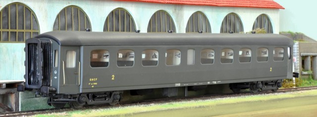 Et voici deux photos de la voiture de 2° classe  à transformer en marquage NORD série B9yfi 7003 à 7020 et 7021 à 7130.
