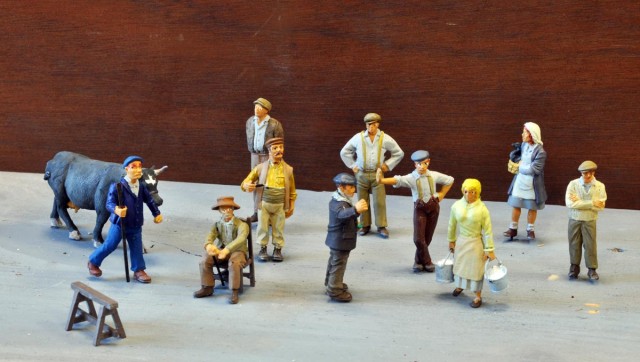 Toujours de Pierre, sa spécialité, les figurines : ensemble de figurines MK35 peintes pour le projet AMAL qui sera présenté à QUAI ZERO 2020. il a été décidé de donner une teinte années 30/50 un peu passe-partout afin de permettre des circulations sur cette période.