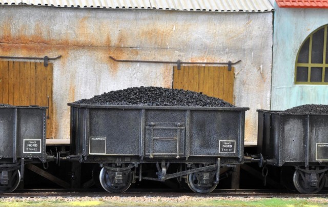 Le marquage fantaisiste (ces wagons n’ayant roulé qu’en SNCF) ont été réalisés à l’aide du logiciel Silhouette, logiciel gratuit qui permet de réaliser facilement des illustrations et aussi de piloter les machines de découpe ROBO.