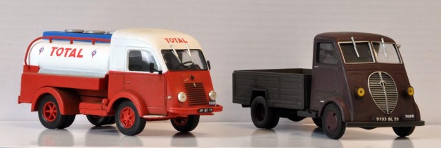 On retrouve ici le DMA Peugeot, au coté d'un Galion Renault en version citerne total. Démontage, suppression de toutes les inscriptions, nouvelle immatriculations, vernis mat et patine douce: ils sont prêts à se présenter sur le futur diorama "Détail - Bois - Charbon - Mazout" en chantier chez Christian.