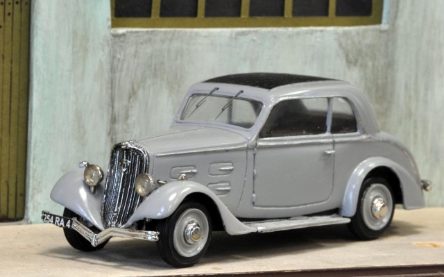 Peugeot 401 Coach grise de 1935. Kit CCC.