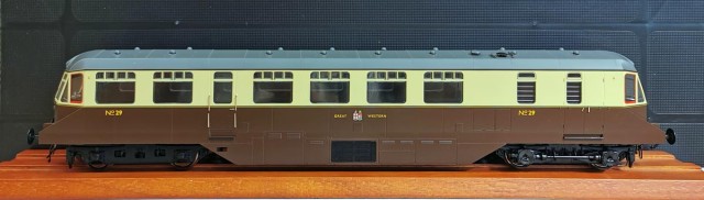 C'est l'une des dernières nouveautés de Heljan : le AEC railcar de la compagnie GWR.<br /><br />Il représente la série à carrosserie Swindon, numérotation de 19 à 33.