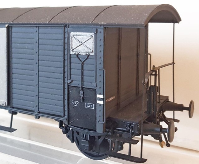 Le wagon couvert SBB/CFF de type K2 à empattement de 5,30 m et charge utile 16 t, fut construit de 1905 à 1908 en environ 1.000 exemplaires.