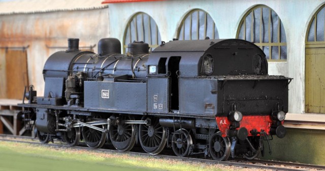 Philippe TOURON nous a rédigé quelques explications...<br /><br />J’ai acheté cette 232TC Fulgurex d’occasion attiré par son petit prix. Le problème est que je me consacre uniquement au Nord avant SNCF. Alors je me suis imaginé que cette jolie locomotive en livrée SNCF un peu clinquante à la mode Fulgurex serait parfaite sous immatriculation AL car sa soute de tender est de toute première époque.