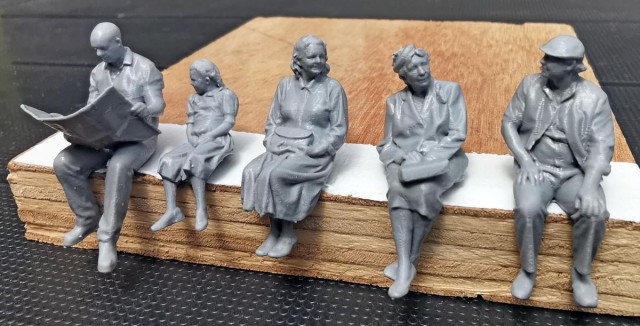 MODELU, des personnages en 3D. Patrick a acheté par correspondance 4 références de personnages chez MODELU. Il sont présentés ici tels que sortis du sachet : certains ont encore leurs carottes d'injection qui soutiennent une tête ou un membre. Ci-dessus la référence 1680.