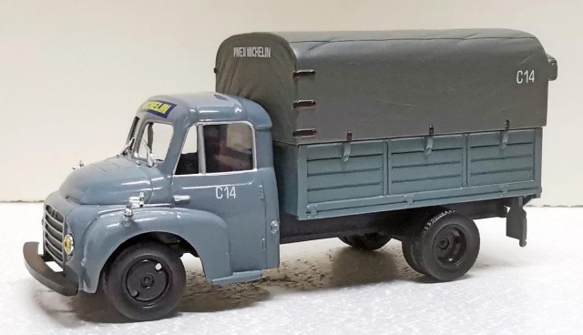 Acquisition de Ludovic. Citroën U29 en déco Michelin. De chez IXO.