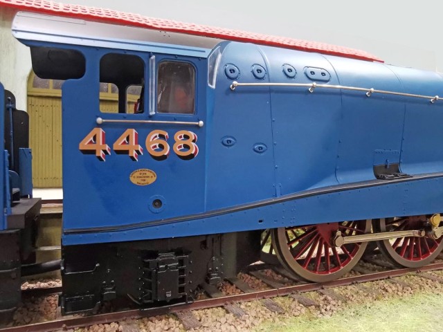 La Mallard détient le record mondial de vitesse pour une locomotive à vapeur, grâce à une pointe de 203 km/h. La rame d'essais comprenait six voitures et une voiture dynamométrique, et totalisait 244 tonnes.