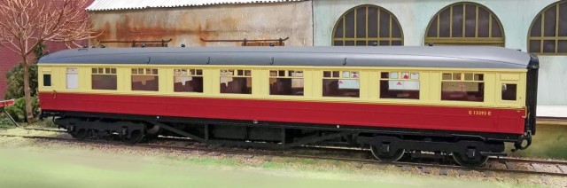 Les voitures à couloir GRESLEY de 61 pieds 6 pouces sont l'une des conceptions les plus distinctives du matériel roulant pour passagers. Leurs toits en forme de dôme, leurs extrémités en arc et leurs corps en bois finis en teck les ont tous aidés à se démarquer de la concurrence. Le premier modèle fut construit en 1923 et le dernier en 1942, certains ont survécu jusqu'à la fin des années 1960.