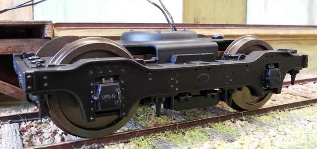 Toujours une trouvaille de Patrick qui a trouvé des bogies Darstaed en métal avec prises de courant pour 50 £ la paire. Aussi en vente chez Ellis Clark Trains.<br />Qui fait mieux ?