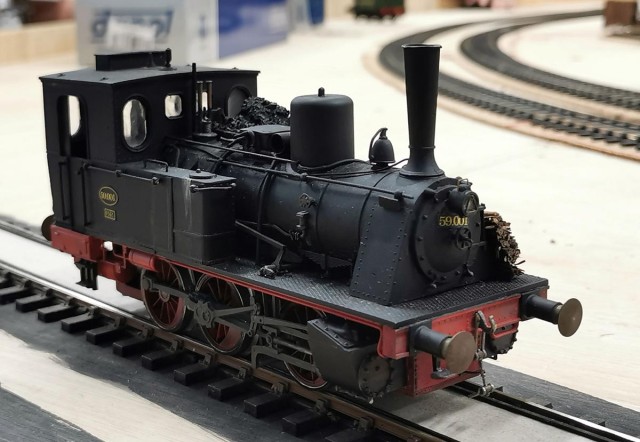 Série 59 de la SNCB sur base de la T3 allemande. La SNCB l'avait reçue en dédommagement après la deuxième guerre mondiale. Caisse du modèle Pola, sur châssis Schnellenkamp.