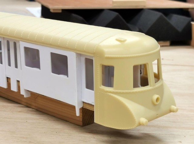 En construction, cet autorail série 608 de la SNCB, un kit de l'artisan belge Hans Mestdagh de Minerva-Train-Models, présent à la réunion.