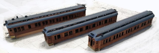 Voiture teck en construction de Pierre Miguel.