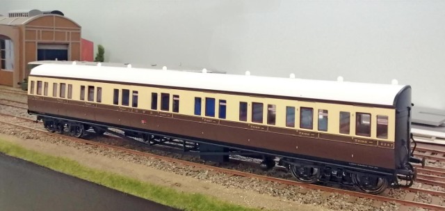 Voiture GWR (Great Western Railway) Suburban (de banlieue). Elles sont produites par Lionheart Trains ( Dapol ) et ont été apportée par Fabrice Hecquet.