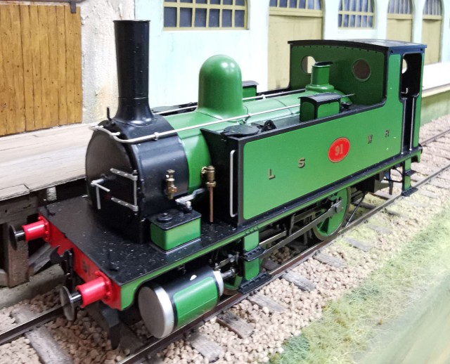 André Laurent a acquis cette locomotive du LSWR, B4, 040 selon les anglais, qui pourrait passer pour une petite loco industrielle, digitale avec son, achetée en super promo chez Hattons, avant la déclaration de fermeture !