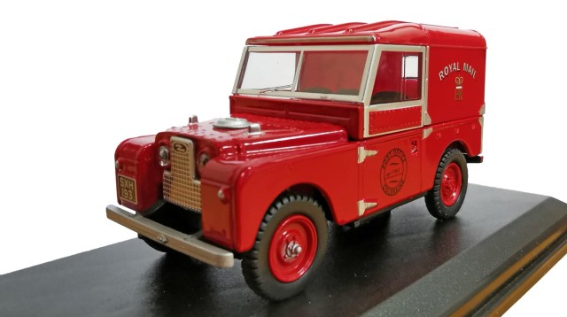 André toujours présente une Land Rover série 1, années 1950,  des Royal Mail, postes de Sa Majesté, qui servira pour mes modules british, promo aussi de chez Hattons.