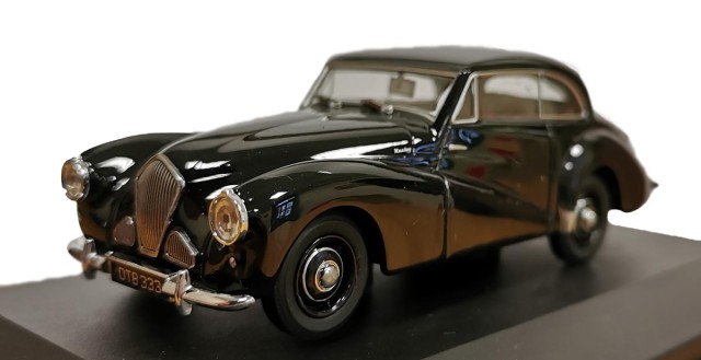 André encore avec cette Healey Tickford, très british, des années 1950, provenance idem.