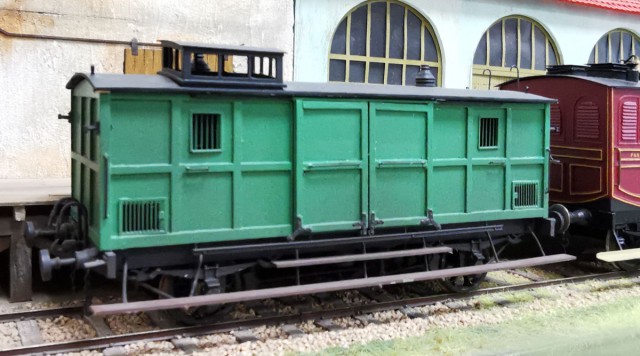 Ci-dessus et ci-dessous : deux fourgons à bagages, freinés, Chemin de fer du NORD, pour trains de voyageurs, Modèle Kit Zéro.  Ces fourgons font partie de la série 4831 à 4920, avec guérite et niches à chien. Livrée d'après 1902. Collection Pierre Miguel.