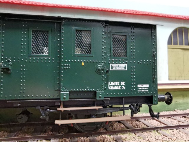 30-Fourgon02-detail-1200.jpg