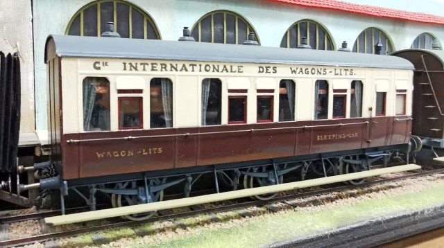 WL 54 CIWL type K - Série 54 à 72. Construit par Evrard. la première, la 54, fut présentée à Florence en 1877. Certaines se sont retrouvées sur la Malle des Indes, d’autres en Espagne. Construction intégrale en carte plastique par Derek LUCAS. Collection Pierre Miguel.