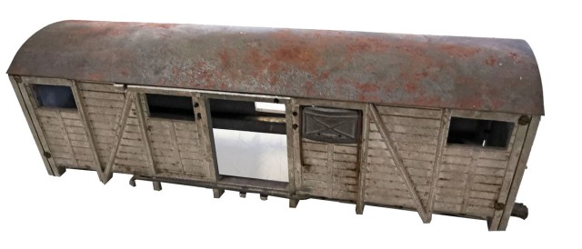 Cela faisait longtemps que j’avais chiné dans une brocante ces chaudrons de wagons et voitures MUNIER en pensant les relooker, mais comme chacun sait nous avons souvent plein de projets mais pour leur réalisation… Donc le meilleur moyen était de faire un don à ceux qui étaient intéressés et présents ce jour.<br /><br />Il y avait un fourgon ainsi qu’une voiture Rapid Nord et une voiture mixte fourgon, le partage n’a pas été long à se faire.