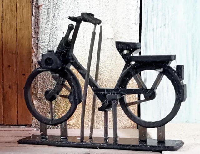 André toujours : le velosolex. Impression 3d trouvée dans une boîte à rebuts sur un stand en expo !
