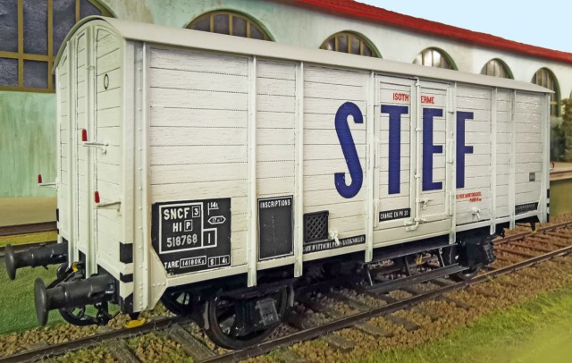 Couvert OCEM STEF HI 518768 P, immatriculé SNCF kit produit par le Cercle Du Zéro, montage brillant de Stéphane CHEVALIER