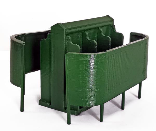 Vespasienne de ville. Production COPIRAIL en impression 3D. Livrée teintée en vert dans la masse, Pierre a juste repeint pour casser l’aspect « plastique »...