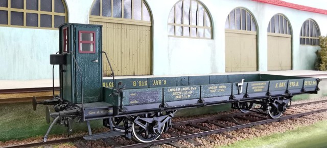 Wagon-Plat n°85183.XM.de la Compagnie K.BAY.STS.B. (Bavière - avant 1922). Wagon de fabrication MICRO METAKIT, tout laiton.