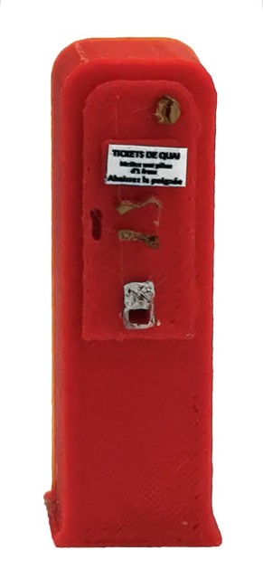 Photo de droite : pour accéder aux quais, dans les gares importantes, un distributeur de ticket de quai - production COPIRAIL.