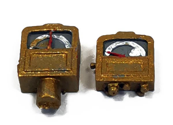 Photo de droite : comparaison intéressante entre deux Flamans… à gauche celui de AMF87 en fonderie et à droite celui de FAB 432 en impression 3D… chacun a ses défauts et ses qualités !