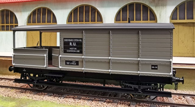 Ce wagon a été reproduit par la marque Lima dans les années 1970-1980. Avec moins de détails, mais à l'époque, il y a cinquante ans, cela nous satisfaisait.