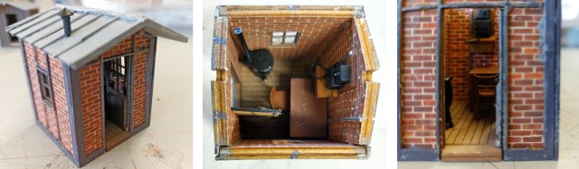 Trois vues du modèle « briques ». Pour la réalisation de la maquette le concept est similaire, mais dans la vraie vie, la structure est différente. Philippe propose la guérite avec une gravure de brique, mais Pierre a fait le choix d’utiliser du papier brique (autocollant trouvé sur un fameux site d’enchères) afin d’en disposer sur les deux faces. il a aussi ajouté les structures métalliques à l’intérieur afin d’être en raccord avec l’extérieur). L’aménagement intérieur est similaire à celui de la version bois.