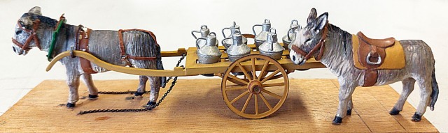 Alors là, c’est le mystère total ! Pierre a acheté sans avoir la moindre idée de la provenance cette charrette spécialisée dans le transport (d'on ne sait quoi !) qui pourrait être un kit ABE… Les ânes laisse à penser à du Phoenix, mais le mystère demeure.