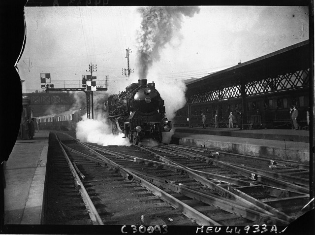 Gare du Nord - départ du 1er train l'Etoile du Nord (1927)