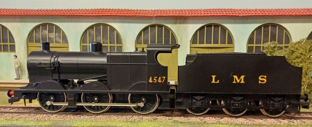 André nous a présenté une locomotive vapeur LIMA pour le marché britannique (modèle assez ancien, contemporain de nos 67000, de type 4F, qu'un ami lui a donné !