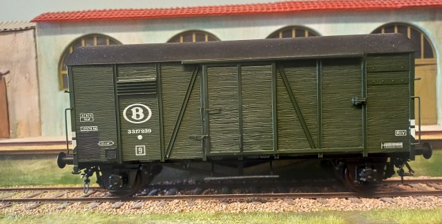 Couvert GEBAUER au 1/43, en livrée belge SNCB.