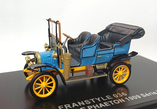 À partir de 1905, Robert, Pierre et Jules Peugeot, les trois fils d'Eugène Peugeot, fabriquent des voitures de marque « Peugeot Frères » pour concurrencer les modèles « Automobile Peugeot » de leur oncle Armand Peugeot. Les deux marques fusionneront en Peugeot en février 1910 après le décès d'Eugène Peugeot FRANSTYLE a produit pour les amateurs un double Phaeton de1909
