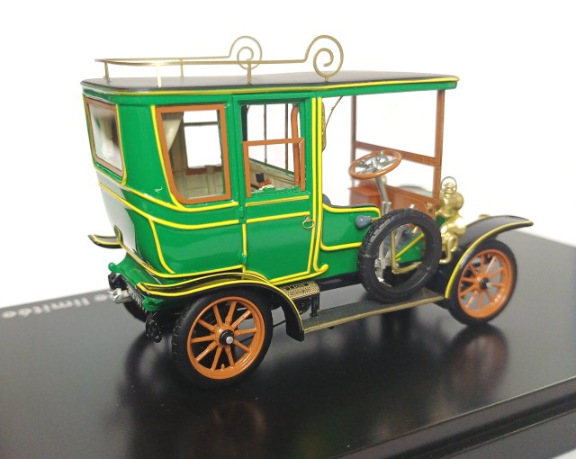 L’autre modèle produit par FRANSTYLE est une Limousine de 1909, identique à celle exposée à l’aventure PEUGEOT