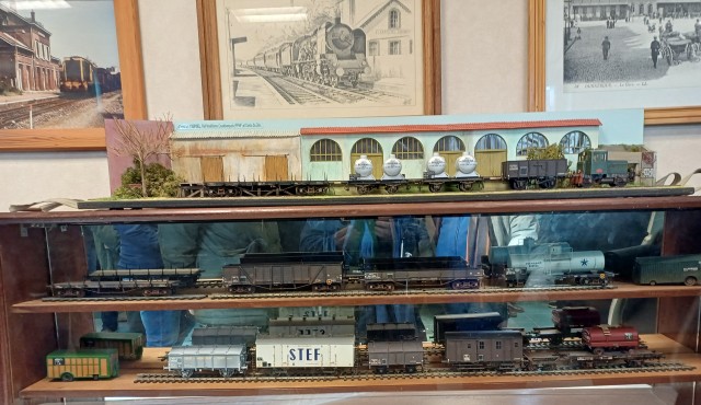 la vitrine et l'étagère de Chrisitian présentait quelques modèles...