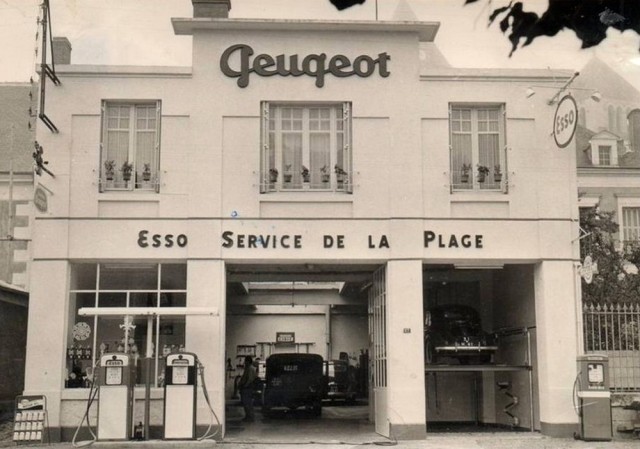 11 garage ancien peugeot.jpeg