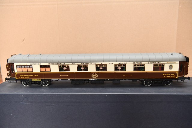 CIWL voiture pullman marron et crème n°4015.JPG