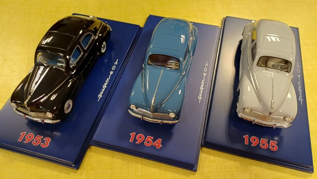 un lot de 203 de 1953, 1954 et 1955. le modèle avec petite lunette d'origine (1948) est actuellement épuisé...