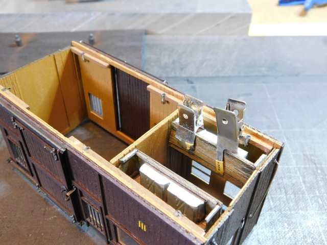 Finitions wagon 3cl & fourgon (9) 002.JPG