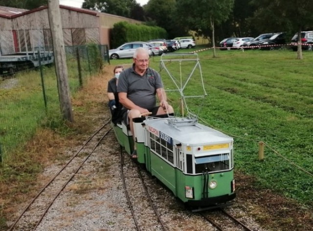 7 pouces 4 tram.jpg