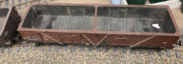 Tombereau TP Tyw de mon père, JFJ construit vers 1960. Le triangle blanc est un renfort d'angle juste découpé.